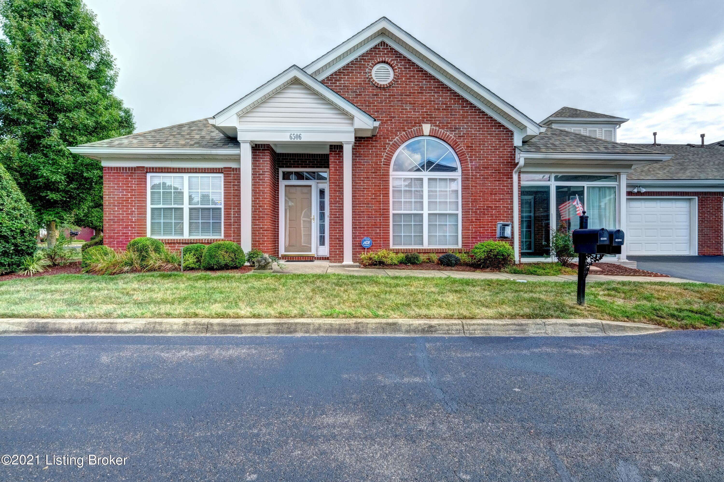 Photo 1 of 27 — 6506 PARK GATE Ct, Louisville, KY 40229