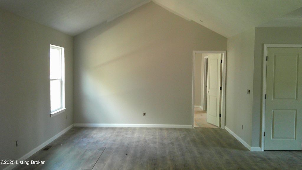 Photo of 602 Hillcreek Ct, Bardstown, KY 40004 (MLS # 1702026)