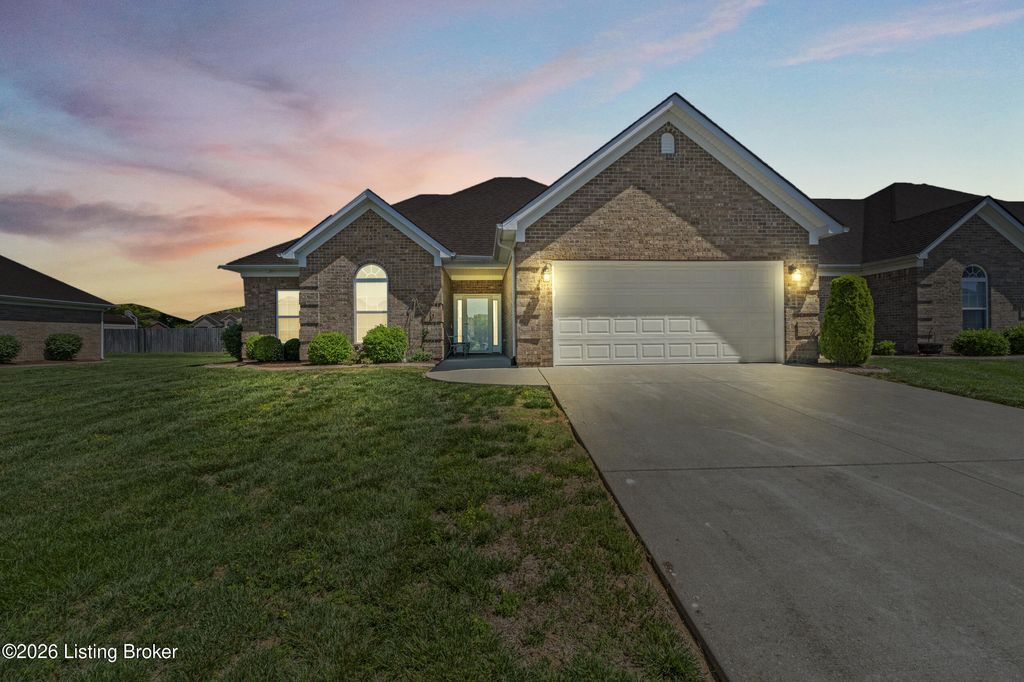Photo of 214 Terrace Dr, Mt Washington, KY 40047 (MLS # 1717317)