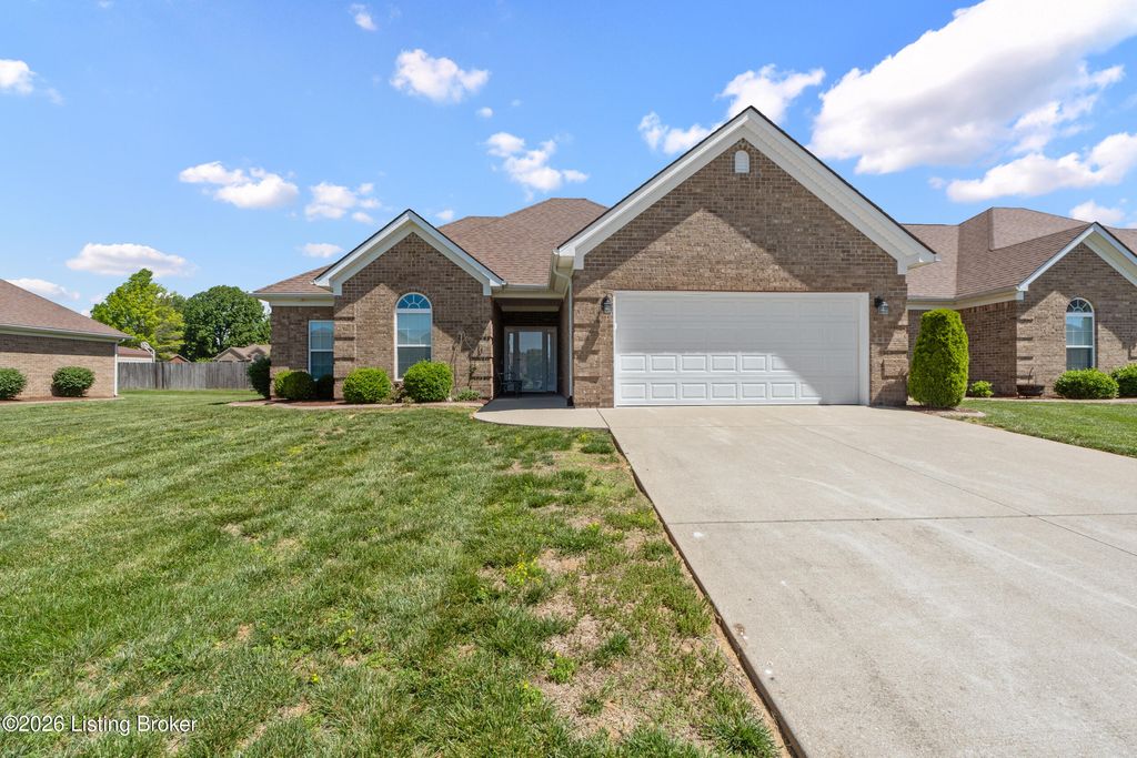 Photo of 214 Terrace Dr, Mt Washington, KY 40047 (MLS # 1717317)