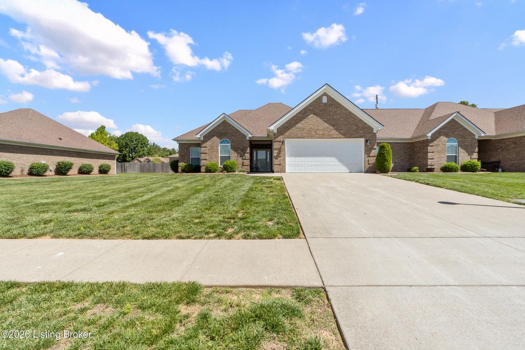 Photo of 214 Terrace Dr, Mt Washington, KY 40047 (MLS # 1717317)