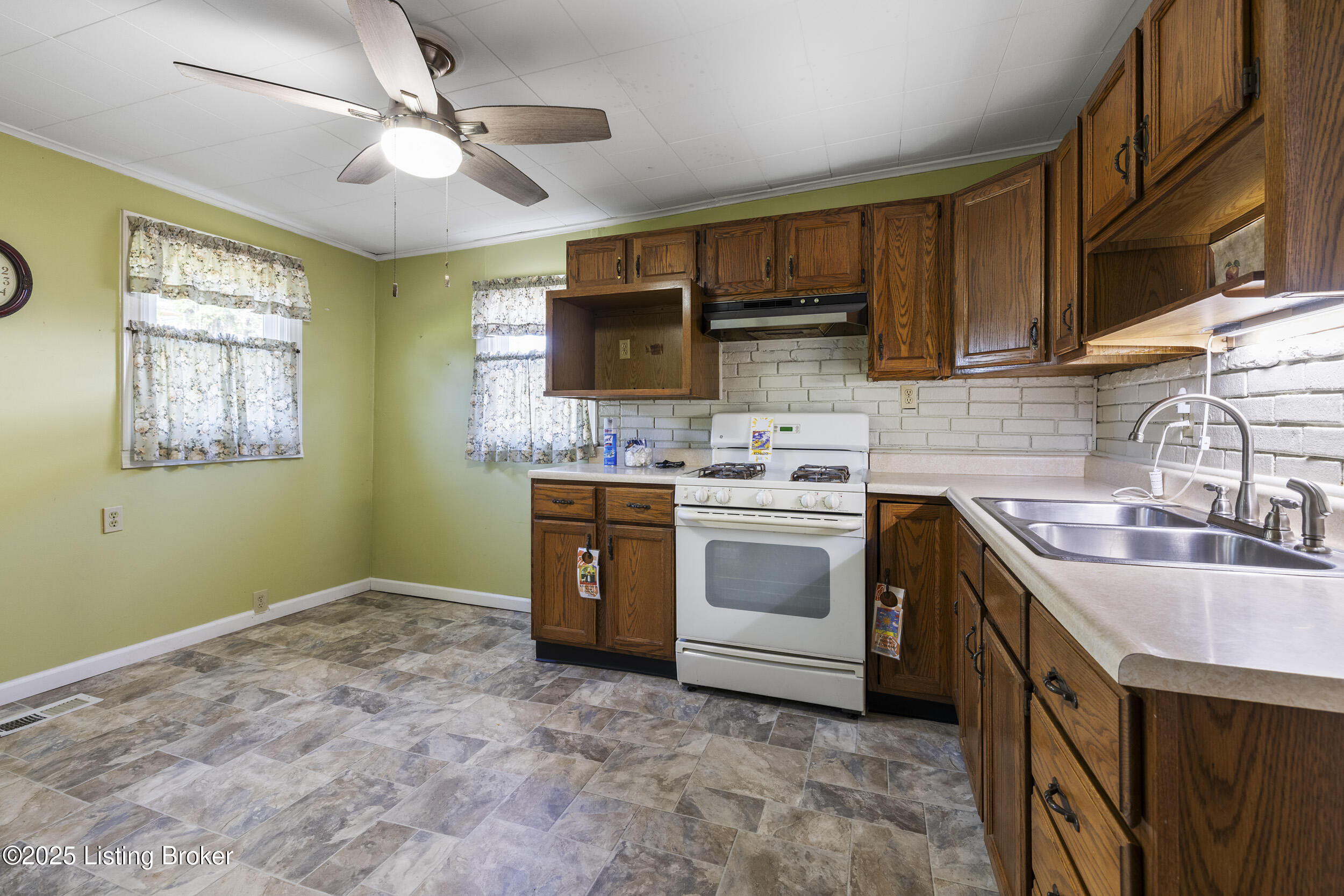 1415 Haskin Ave, Louisville, Pennsylvania image 19