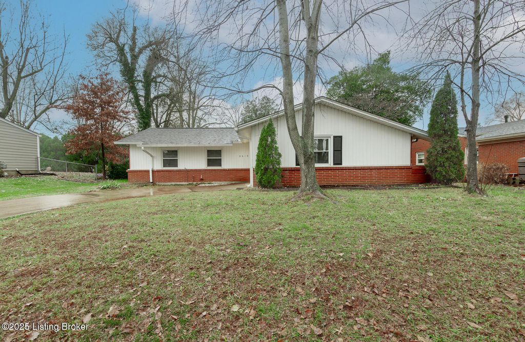 Photo of 2810 Englewood Ave, Louisville, KY 40220 (MLS # 1704582)