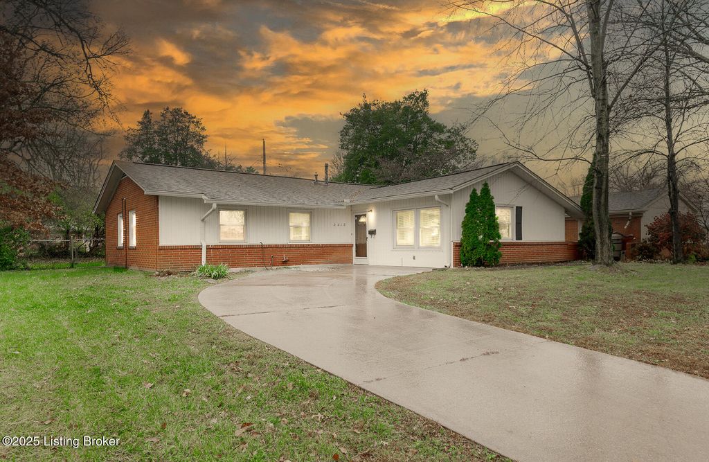 Photo of 2810 Englewood Ave, Louisville, KY 40220 (MLS # 1704582)