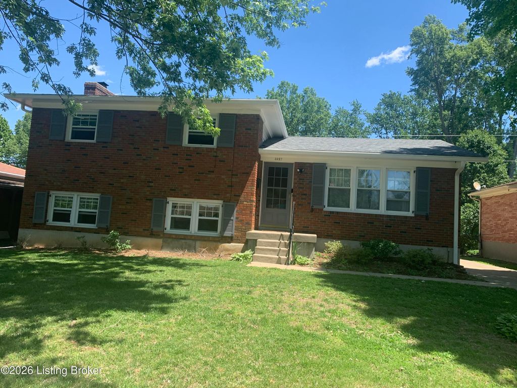 Photo of 3927 Manner Dale Dr, Louisville, KY 40220 (MLS # 1717035)