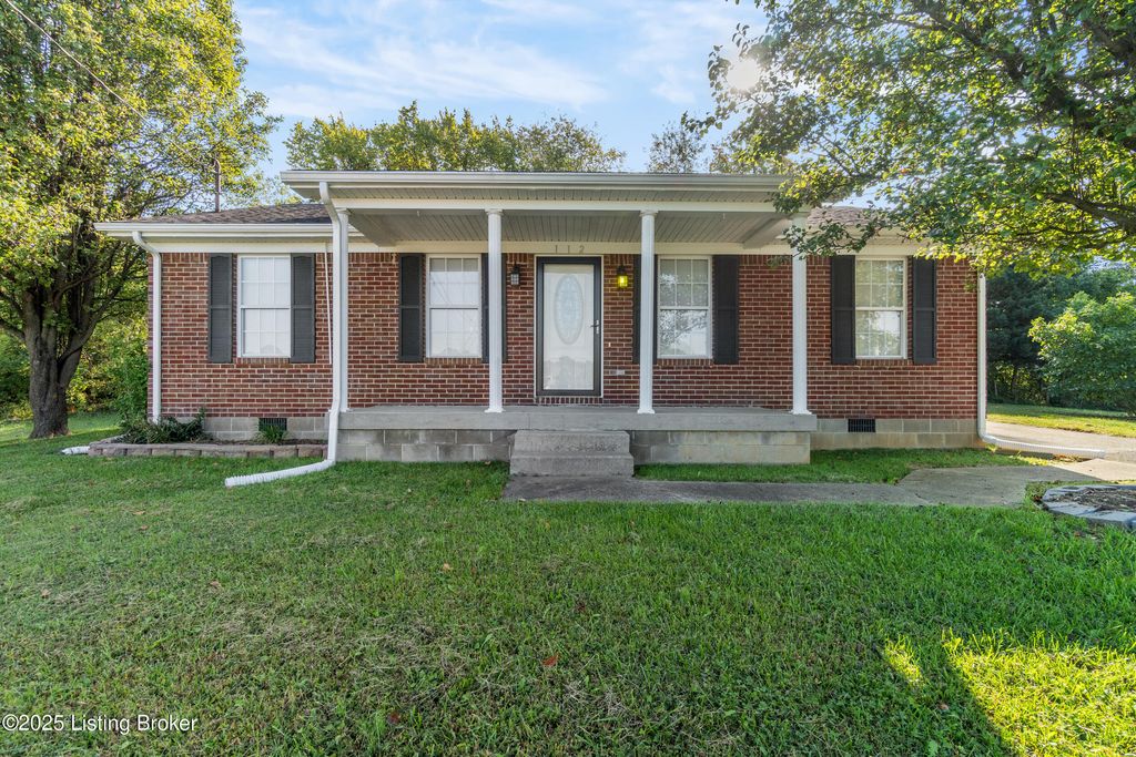 Photo of 112 Cottage Ct, Bardstown, KY 40004 (MLS # 1700202)
