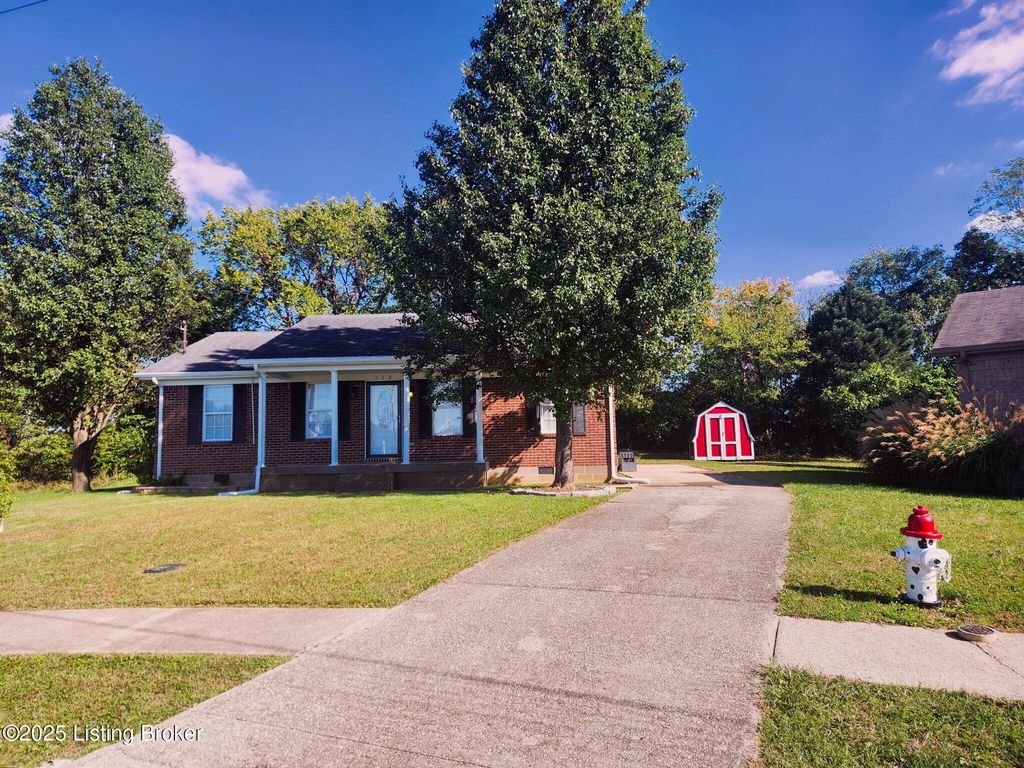 Photo of 112 Cottage Ct, Bardstown, KY 40004 (MLS # 1700202)