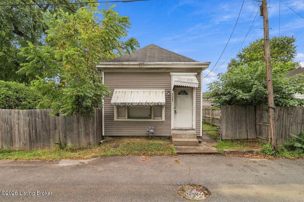 Photo of 2325 Garfield Ave, Louisville, KY 40212 (MLS # 1729294)