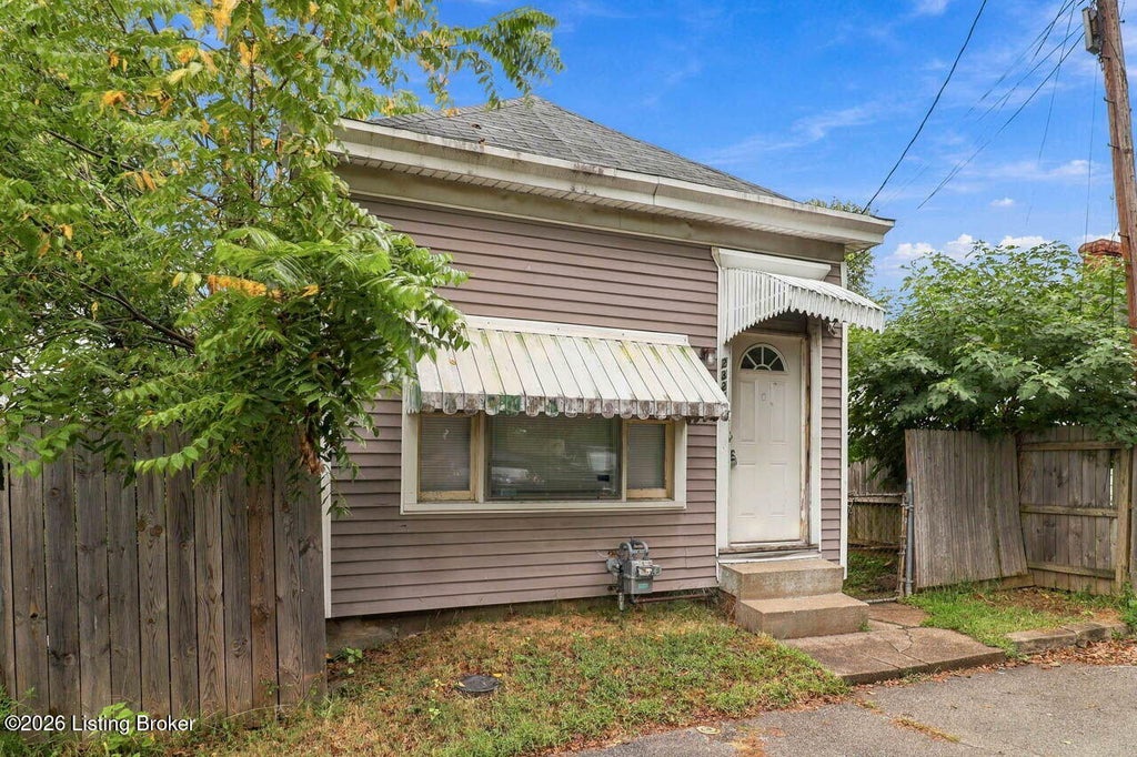 Photo of 2325 Garfield Ave, Louisville, KY 40212 (MLS # 1729294)