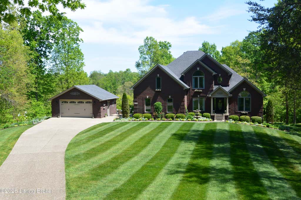Photo of 1464 E. SANDERS Ln, Mt Washington, KY 40047 (MLS # 1725478)