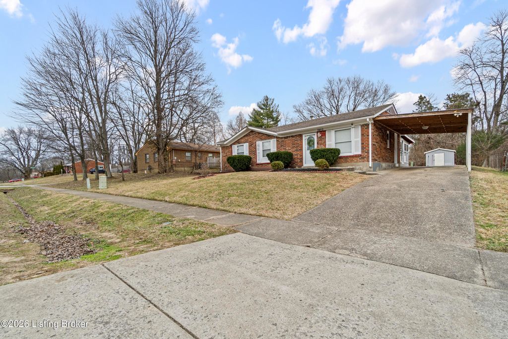 Photo of 7803 Rochelle Rd, Louisville, KY 40228 (MLS # 1707145)