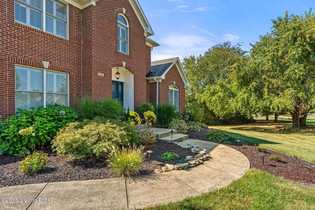 Photo of 7307 Abbott Glen Dr, Crestwood, KY 40014 (MLS # 1698610)