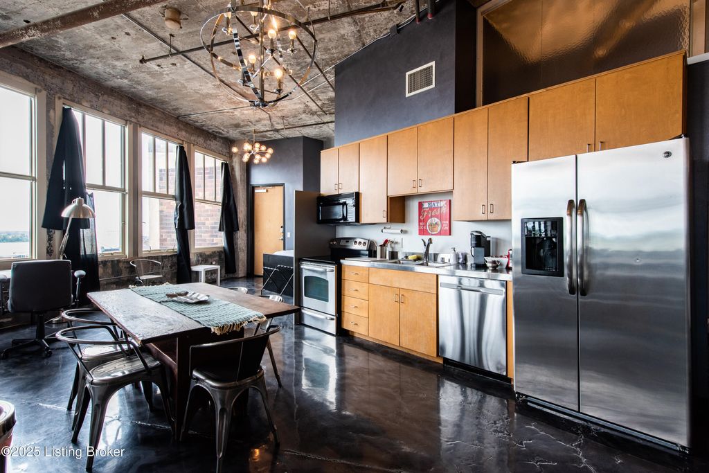 Photo of 815 W Market St #UNIT 804, Louisville, KY 40202 (MLS # 1706343)