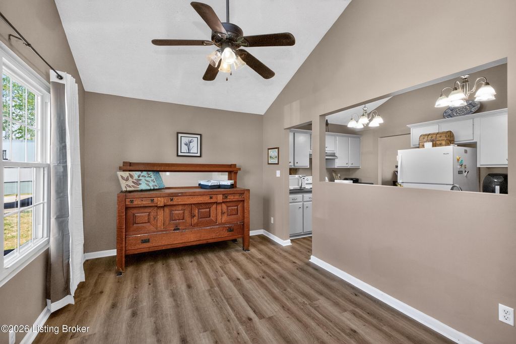 Photo of 1039 River Bend Rd, Frankfort, KY 40601 (MLS # 1716396)