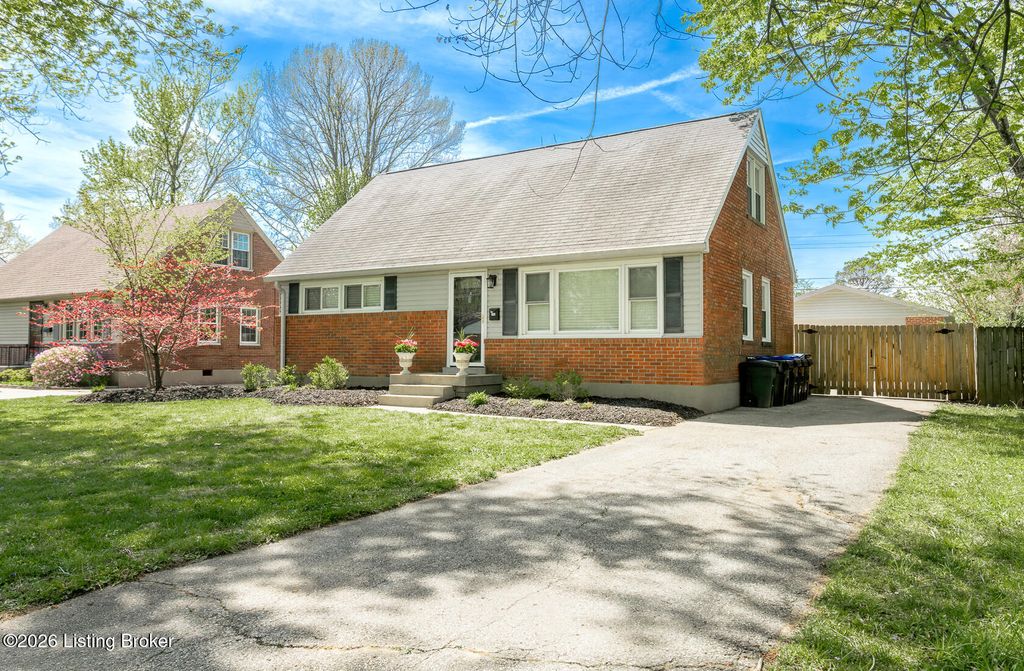 Photo of 2910 Richland Ave, Louisville, KY 40220 (MLS # 1713984)