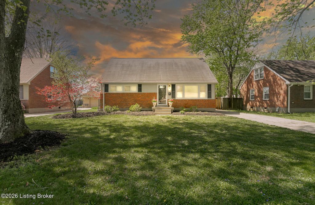 Photo of 2910 Richland Ave, Louisville, KY 40220 (MLS # 1713984)