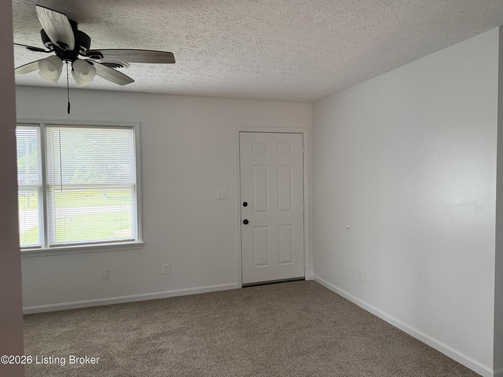 Photo of 128 Hamilton Dr, Shepherdsville, KY 40165 (MLS # 1717867)