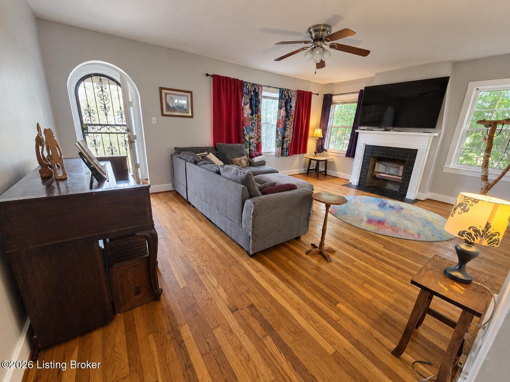 Photo of 2328 Keswick Blvd, Louisville, KY 40217 (MLS # 1730714)