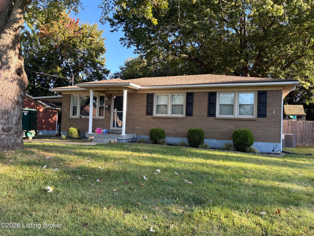 Photo of 5705 Bunning Dr, Louisville, KY 40272 (MLS # 1731958)