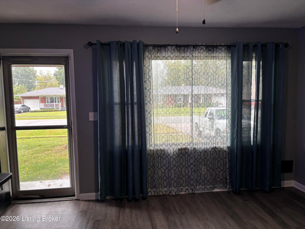 Photo of 5705 Bunning Dr, Louisville, KY 40272 (MLS # 1731958)