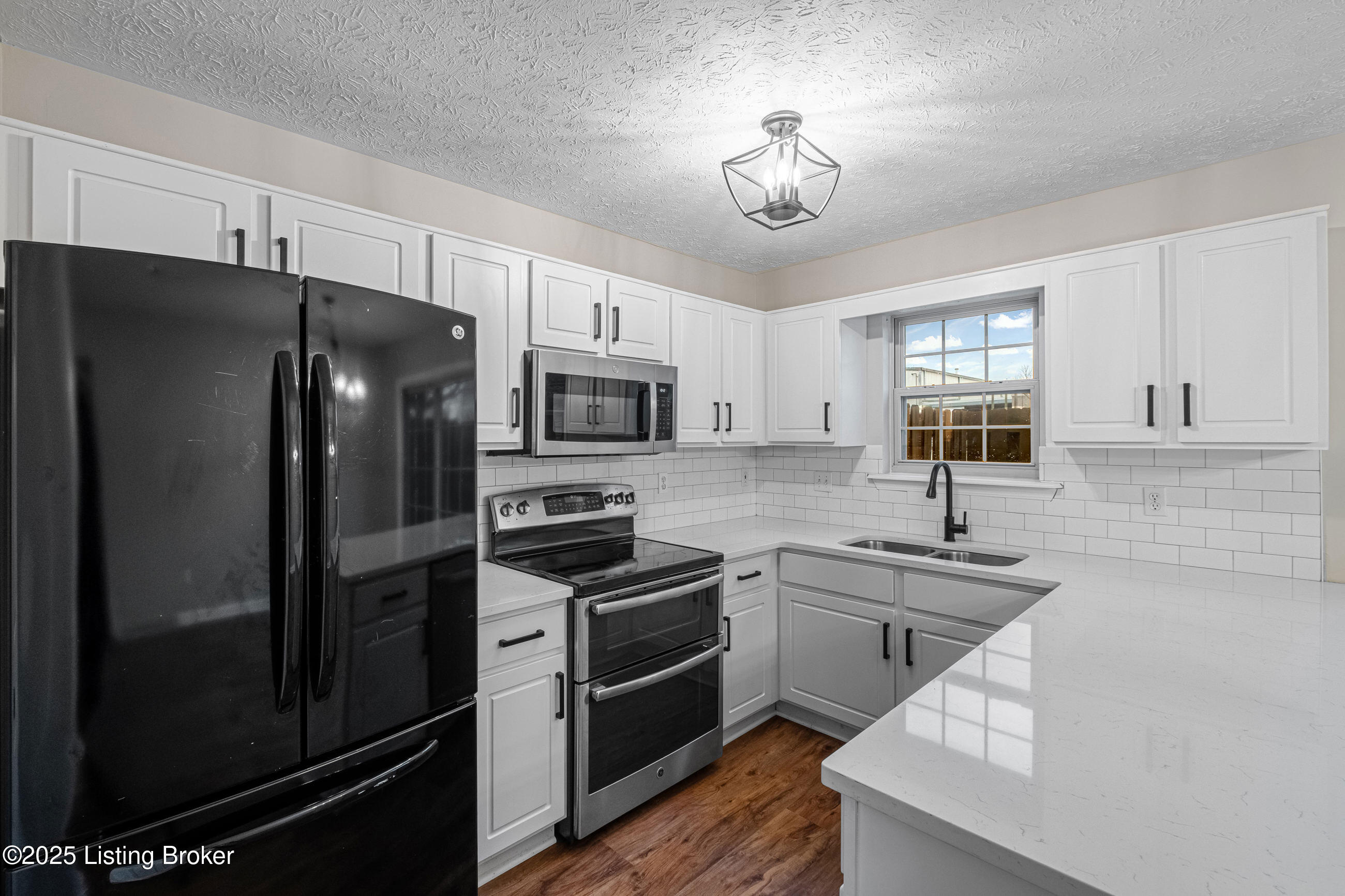 8370 Grand Trevi Dr, Louisville, Kentucky image 1