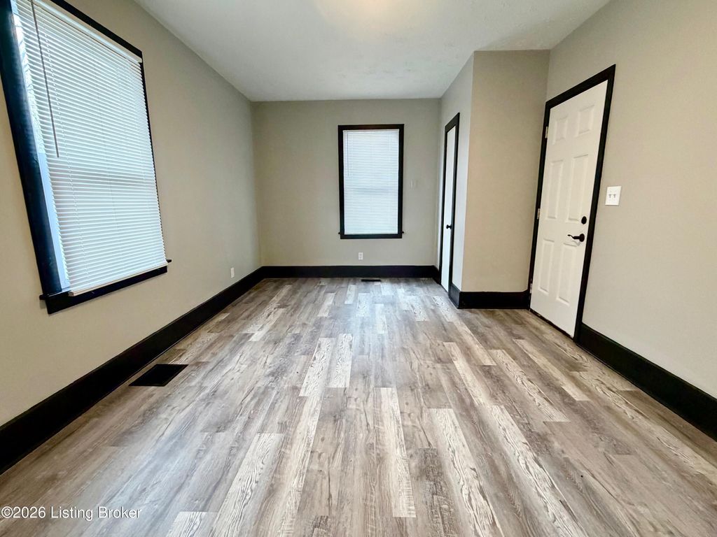 Photo of 1545 Catalpa St, Louisville, KY 40211 (MLS # 1711563)