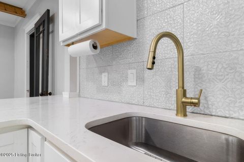 Tiny photo for 2342 Lansdowne Ave, Louisville, KY 40217 (MLS # 1709306)