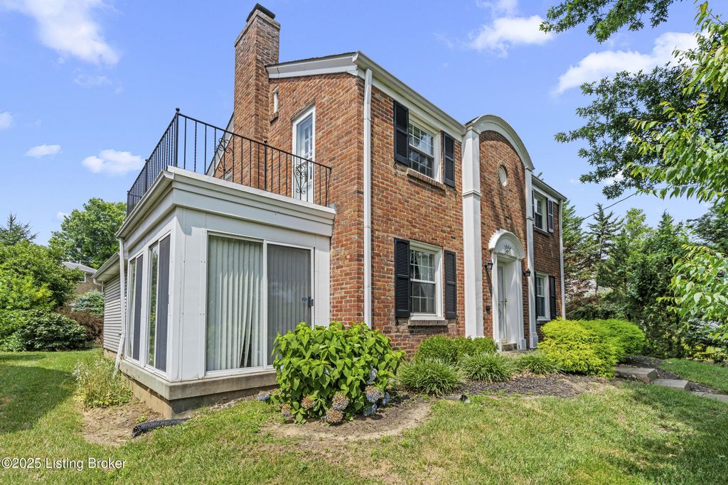 Photo of 2628 Landor Ave, Louisville, KY 40205 (MLS # 1717263)