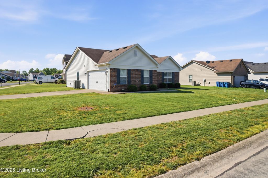 Photo of 293 Mallard Pointe Blvd, Shepherdsville, KY 40165 (MLS # 1715131)