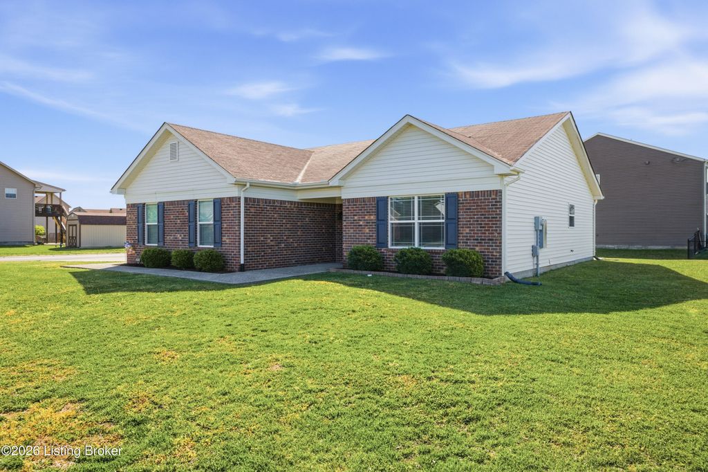 Photo of 293 Mallard Pointe Blvd, Shepherdsville, KY 40165 (MLS # 1715131)