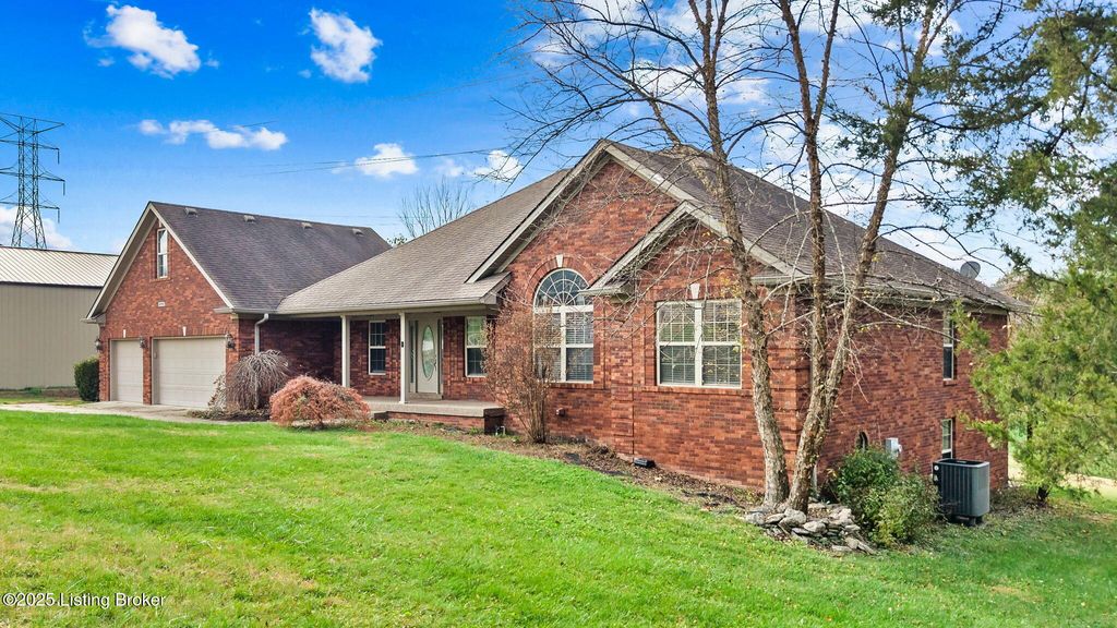 Photo of 239 Village Circle Dr, Shepherdsville, KY 40165 (MLS # 1703551)
