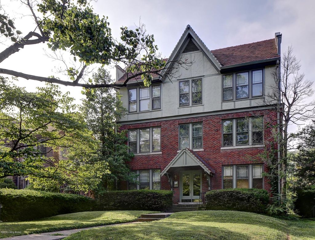 Photo of 2120 Douglass Blvd, Louisville, KY 40205 (MLS # 1705179)