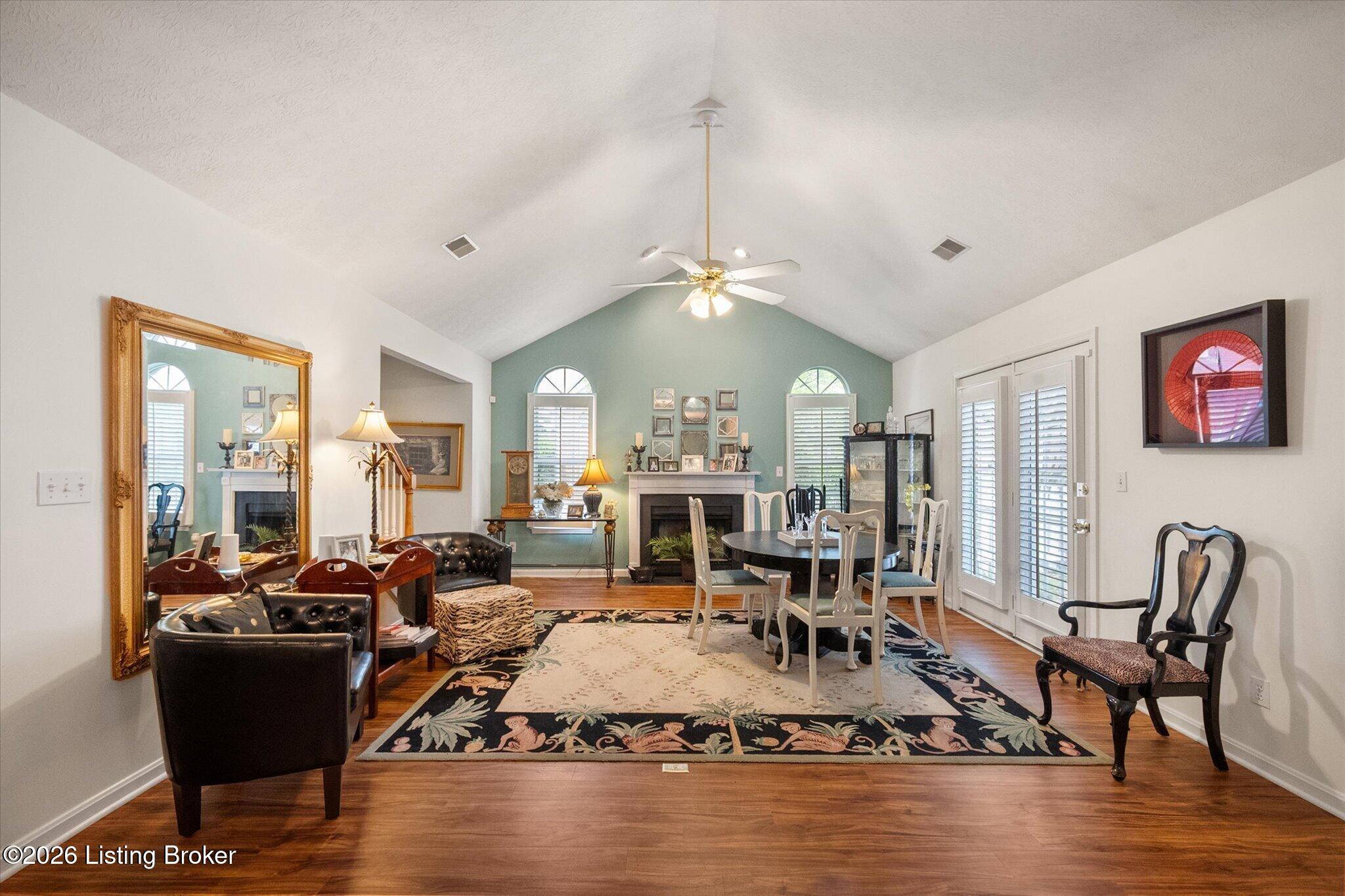 8405 Fox Pointe Pl