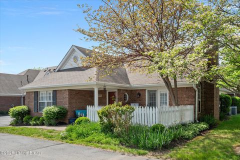 Photo of 8405 Fox Pointe Pl, Lyndon, KY 40242 (MLS # 1714631)