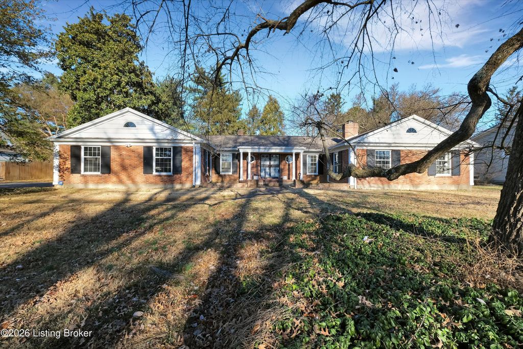 Photo of 5842 Brittany Woods Cir, Louisville, KY 40222 (MLS # 1707655)