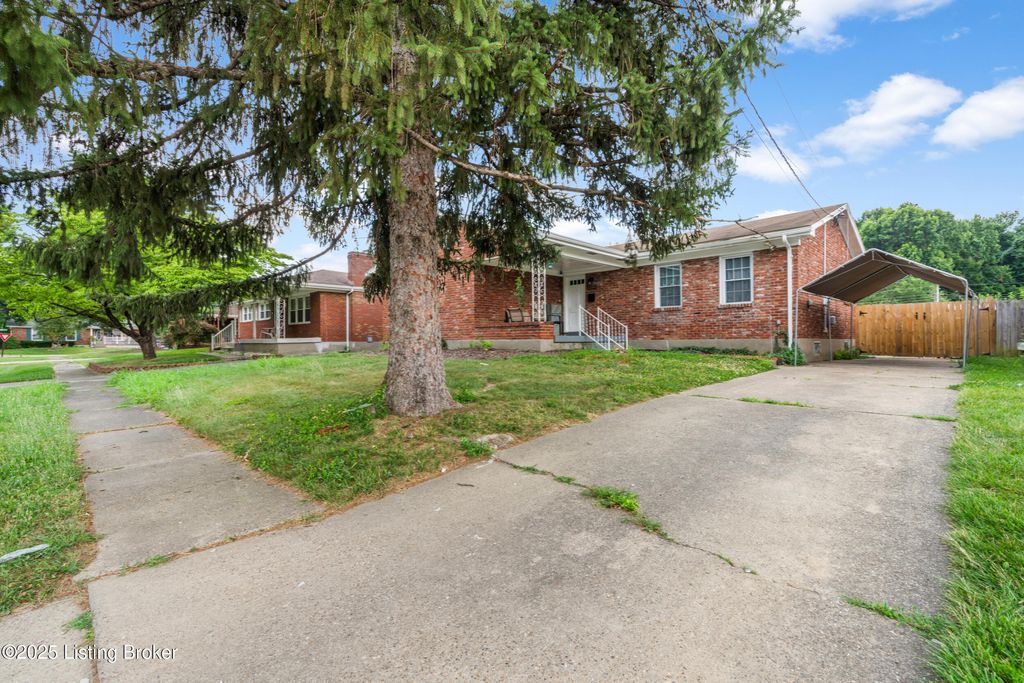 Photo of 6206 Tabor Dr, Louisville, KY 40218 (MLS # 1708955)