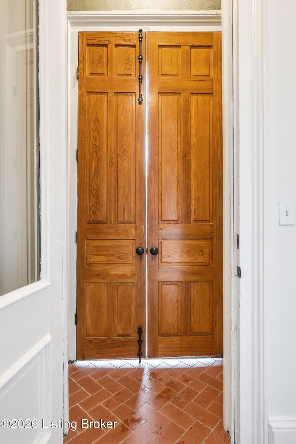 Photo of 1403 Quincy St, Louisville, KY 40206 (MLS # 1710628)