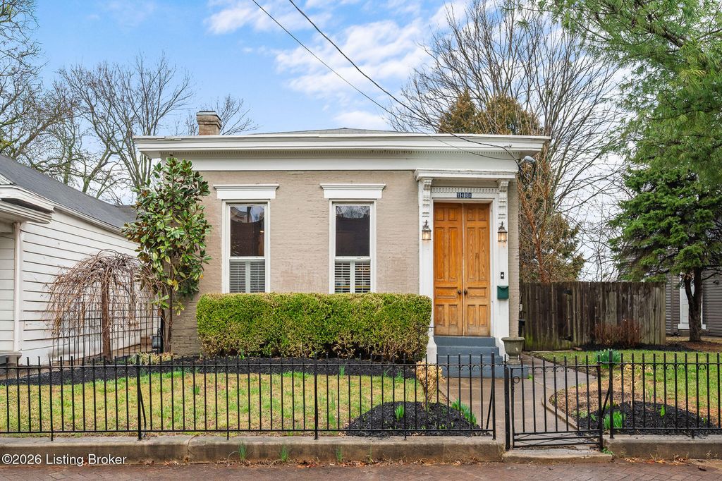 Photo of 1403 Quincy St, Louisville, KY 40206 (MLS # 1710628)