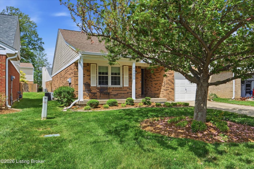 Photo of 8805 Doe Run Ct, Louisville, KY 40242 (MLS # 1714958)