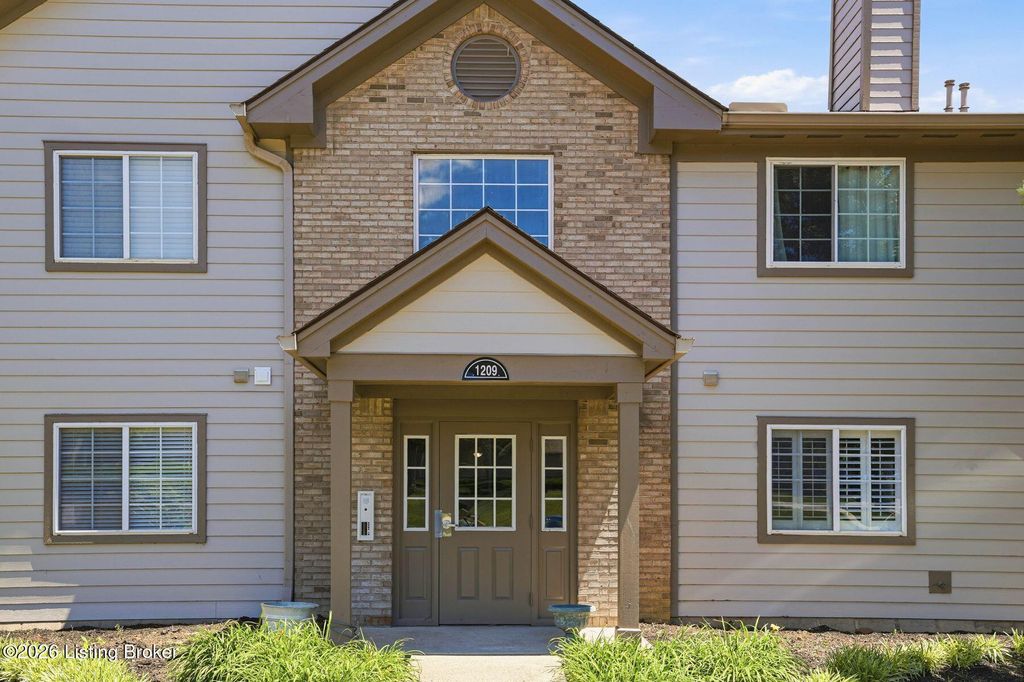 Photo of 1209 Taxus Top Ln #104, Louisville, KY 40243 (MLS # 1718432)
