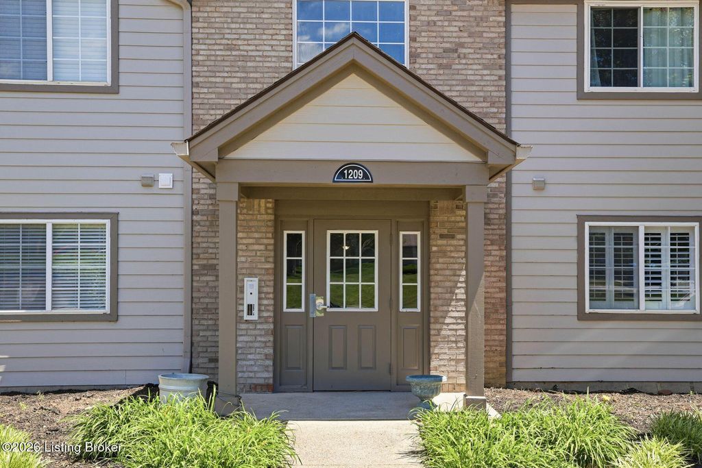 Photo of 1209 Taxus Top Ln #104, Louisville, KY 40243 (MLS # 1718432)