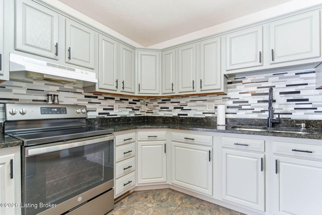 Photo of 8811 Old Ironsides Dr, Louisville, KY 40228 (MLS # 1707230)