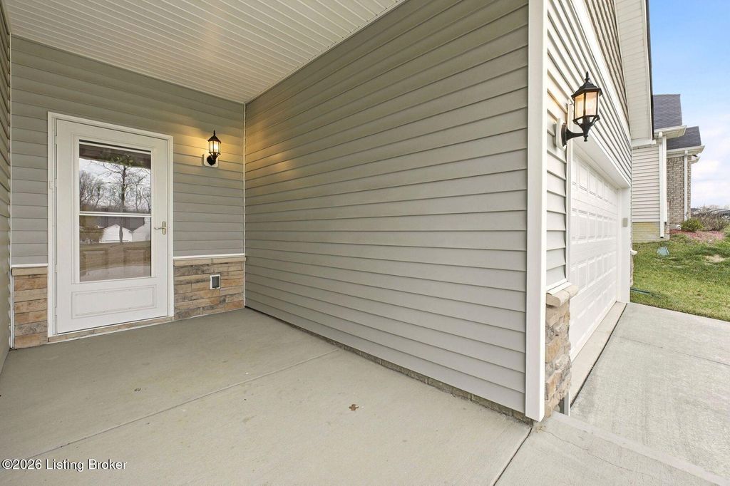 Photo of 4018 Blackthorn Pl, La Grange, KY 40031 (MLS # 1706064)