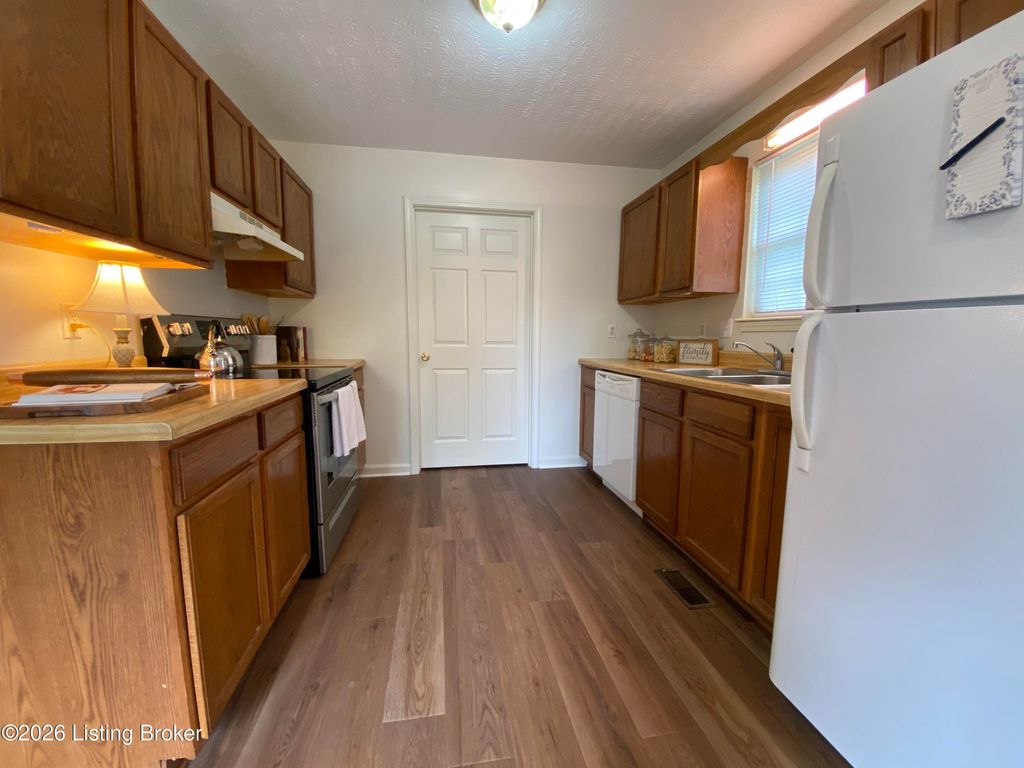Photo of 274 Industrial Dr, Lewisburg, KY 42256 (MLS # 1716514)