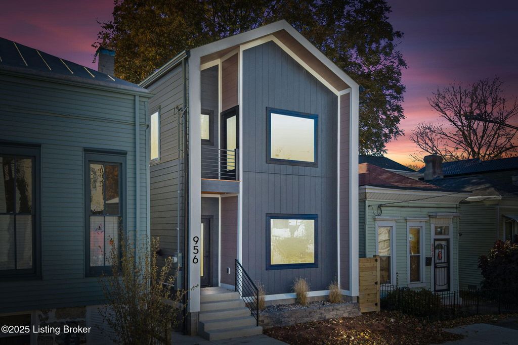 Photo of 956 Vine St, Louisville, KY 40204 (MLS # 1703379)