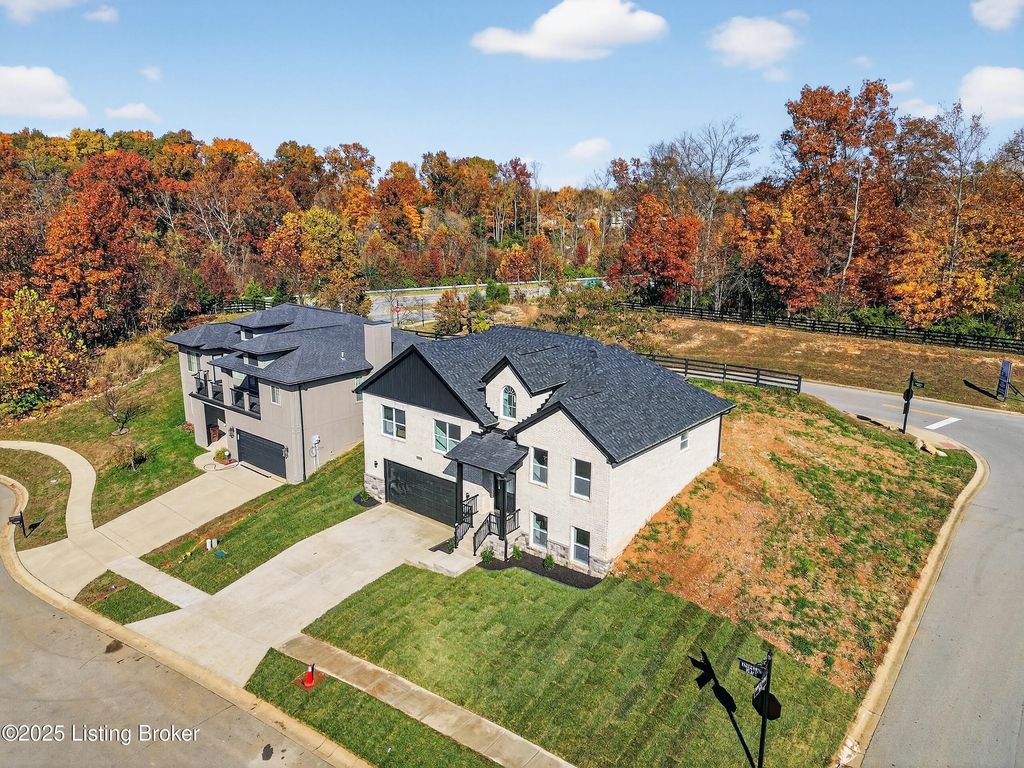 Photo of 7605 Pauls View Pl, Louisville, KY 40228 (MLS # 1709140)