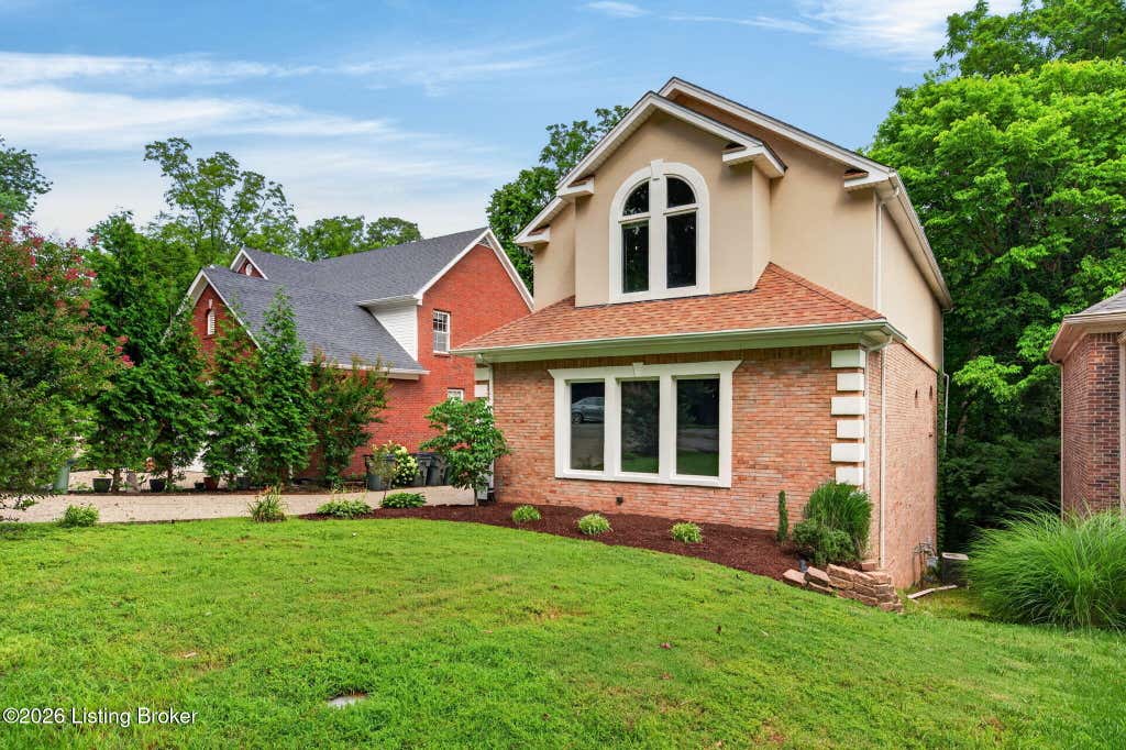 Photo of 8800 Wooded Trail Ct, Louisville, KY 40220 (MLS # 1727421)