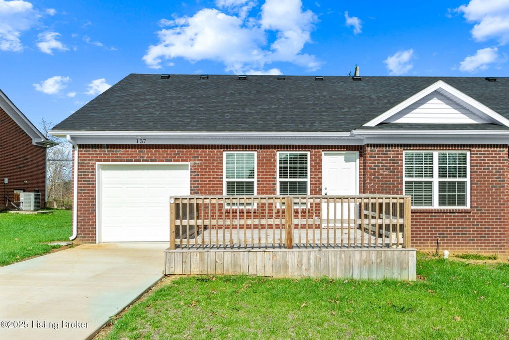 Photo of 137 Meadow Park Ct, Mt Washington, KY 40047 (MLS # 1707379)