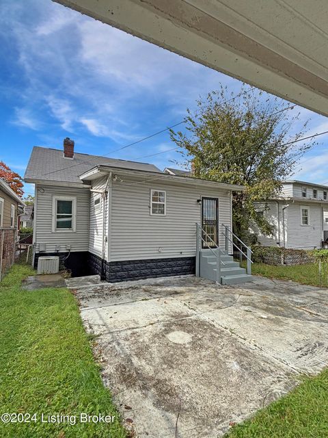 Tiny photo for 405 S 41st St, Louisville, KY 40212 (MLS # 1704977)