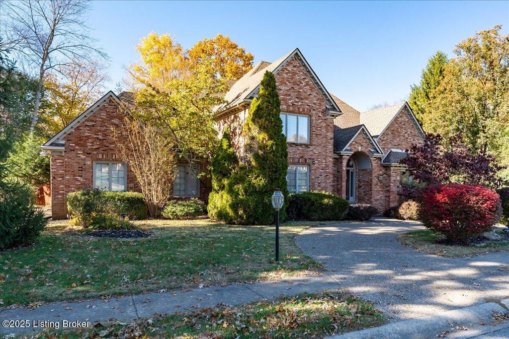 Photo of 843 Lake Forest Pkwy, Louisville, KY 40245 (MLS # 1703652)
